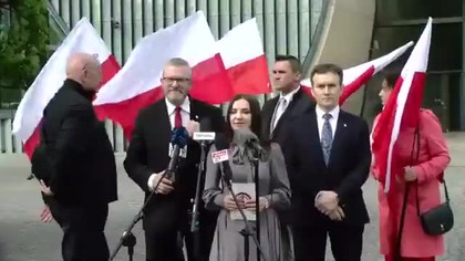 GRZEGORZ BRAUN PRZED MUZEUM POLIN.  CAŁA PRAWDA O ŻYDACH ! mp4 686x432