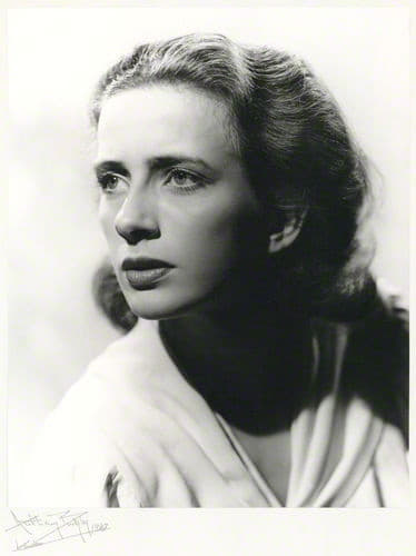 Leora Dana