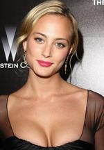 Aktor Nora Arnezeder