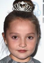 Aktor Anya McKenna-Bruce