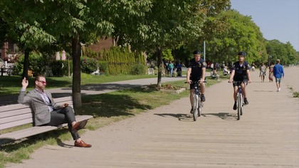 Imposters. S02E01.