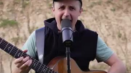 Nie chcę odpowiedzi - wystarczy mi nadzieja.  Napisz w komentarzu, co trzyma przy niej Ciebie