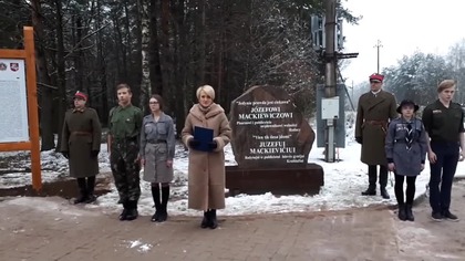 Odsłonięcie w Czarnym Borze pod Wilnem kamienia pamięci Józefa Mackiewicza