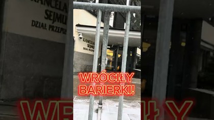 HOŁOWNIA CO TY ROBISZ? Znów barierki pod Sejmem!