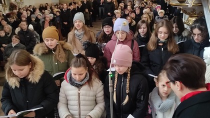 Kolęda Jezusa narodzonego w wykonaniu scholi Aniołki z Markuszowa