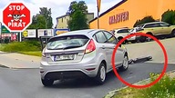 Kolizja z hulajnogą przy skręcaniu na parking.  STOP PIRAT