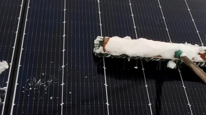 Panel pv zamontowany pionowo, jak się zachowuje w zimę?