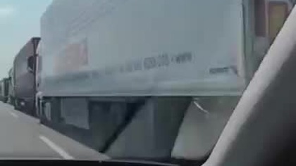 Korki pod Budapesztem.  #travelvlog #travel #vlog #podróże #autostop #traveling #budapest #europe