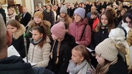 Kolęda Bóg się rodzi w wykonaniu scholi Aniołki z Markuszowa.