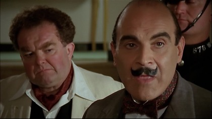 Poirot S08E01: Zło, które żyje pod słońcem